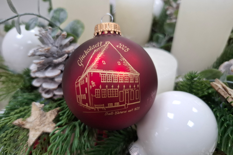 Glueckstaedter Weihnachtskugel 2025 Glueckstaedter Weihnachtskugel 2025 (c) GDM, Imbeck (2)
