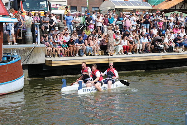 Steinbeis Papierboot-Regatta Steinbeis Papierboot-Regatta